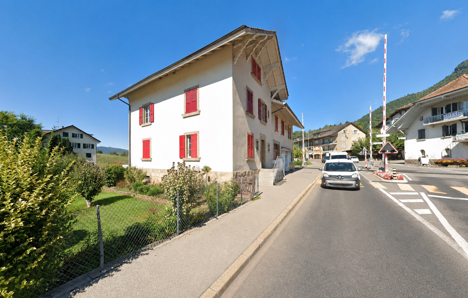 Bâtisse villageoise - 3 appartements et 1 surface commerciale vendu à Blonay